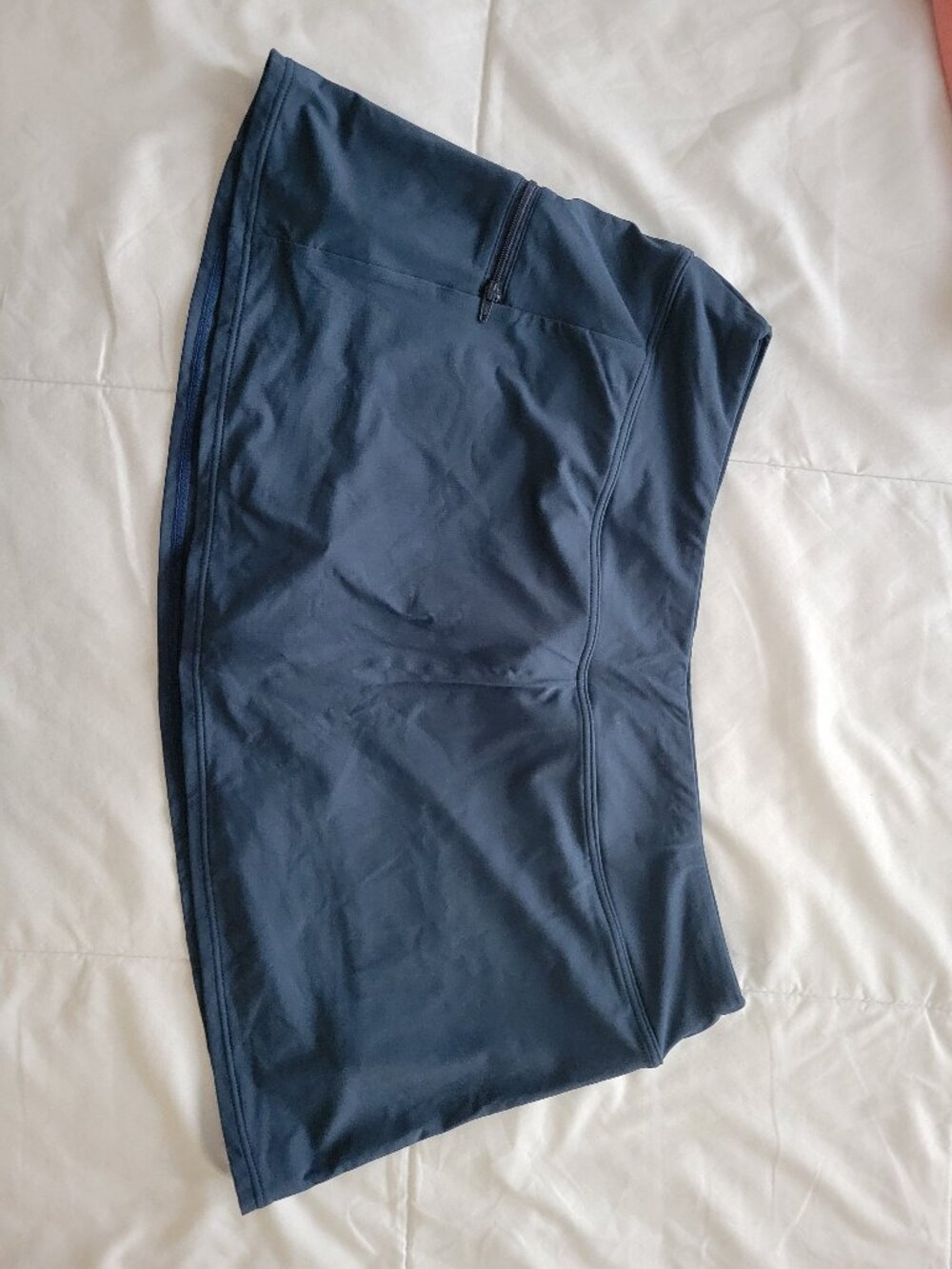Sunsets Sporty Swim skirt. Size Medium. EUC